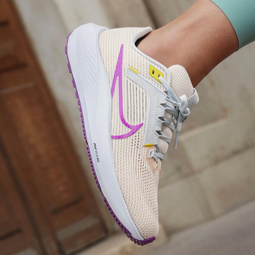 Nike Pegasus 40 W Guava Ice/Amber Brown/Photon‎ Dust/Vivid Purple Sz 7.5 Running